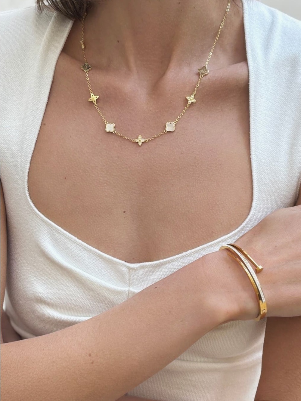 Mixed Mother-of-Pearl & Cubic Zirconia Clover Station Necklace 14K Gold Plated🤍✨ - Picture 2 of 6